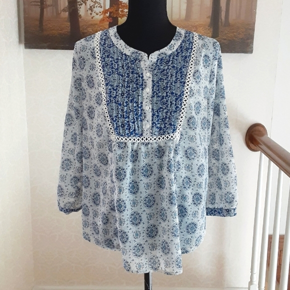 Forever 21 Tops - Forever 21 Pleated Floral Blouse